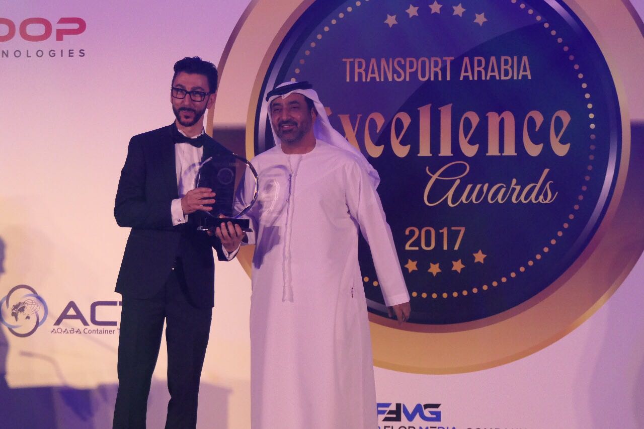 Bibop Gresta receiving Transport Arabia Excellence Award 2017