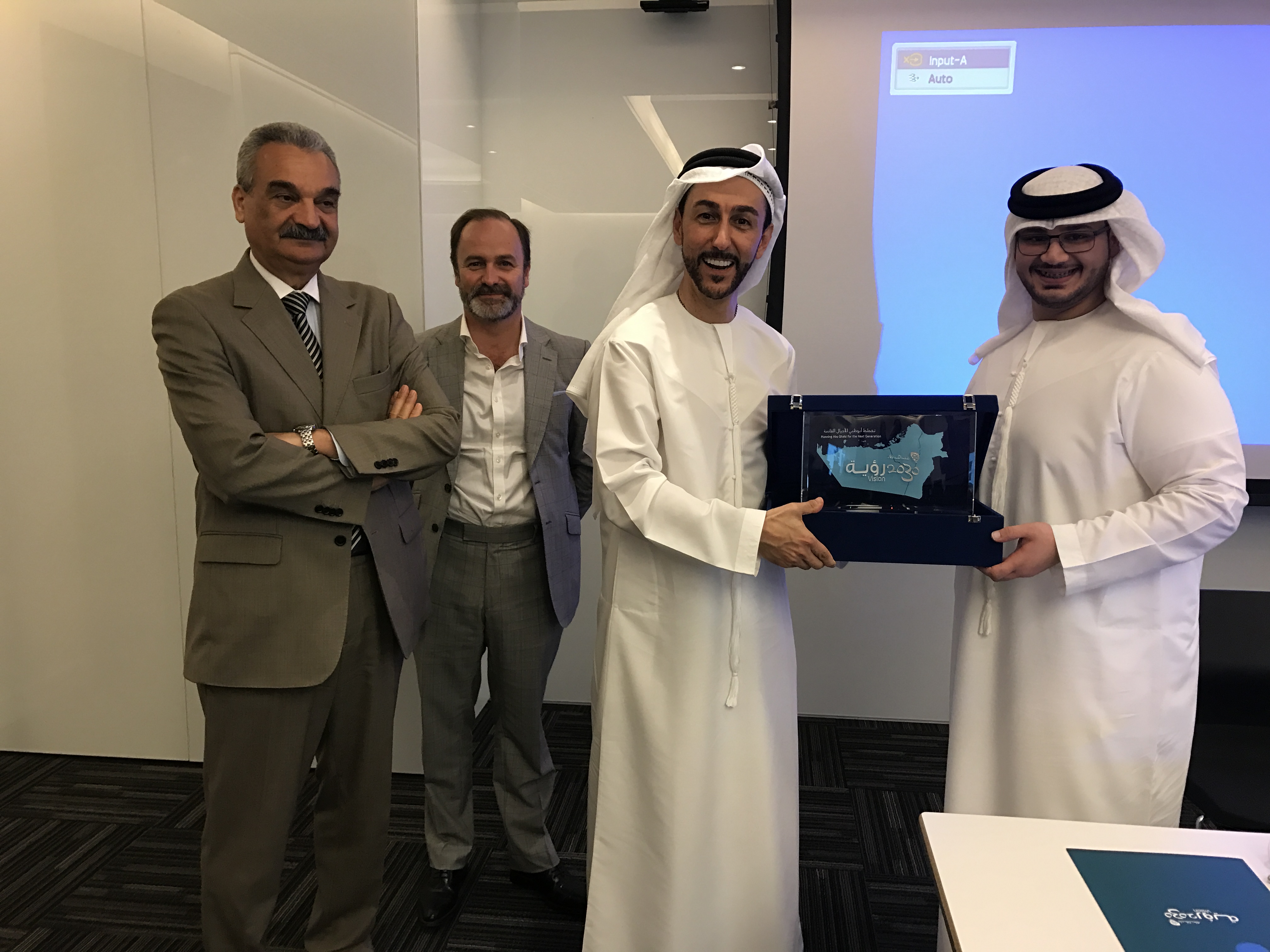 Bibop Gresta with UAE officials receiving Vision Award